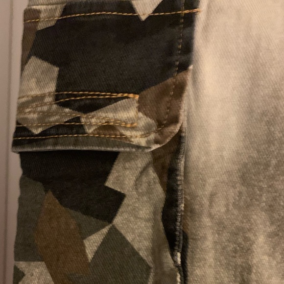 NWT ✅ REHAB LAB CAMO CARGO JEANS - Picture 4 of 8